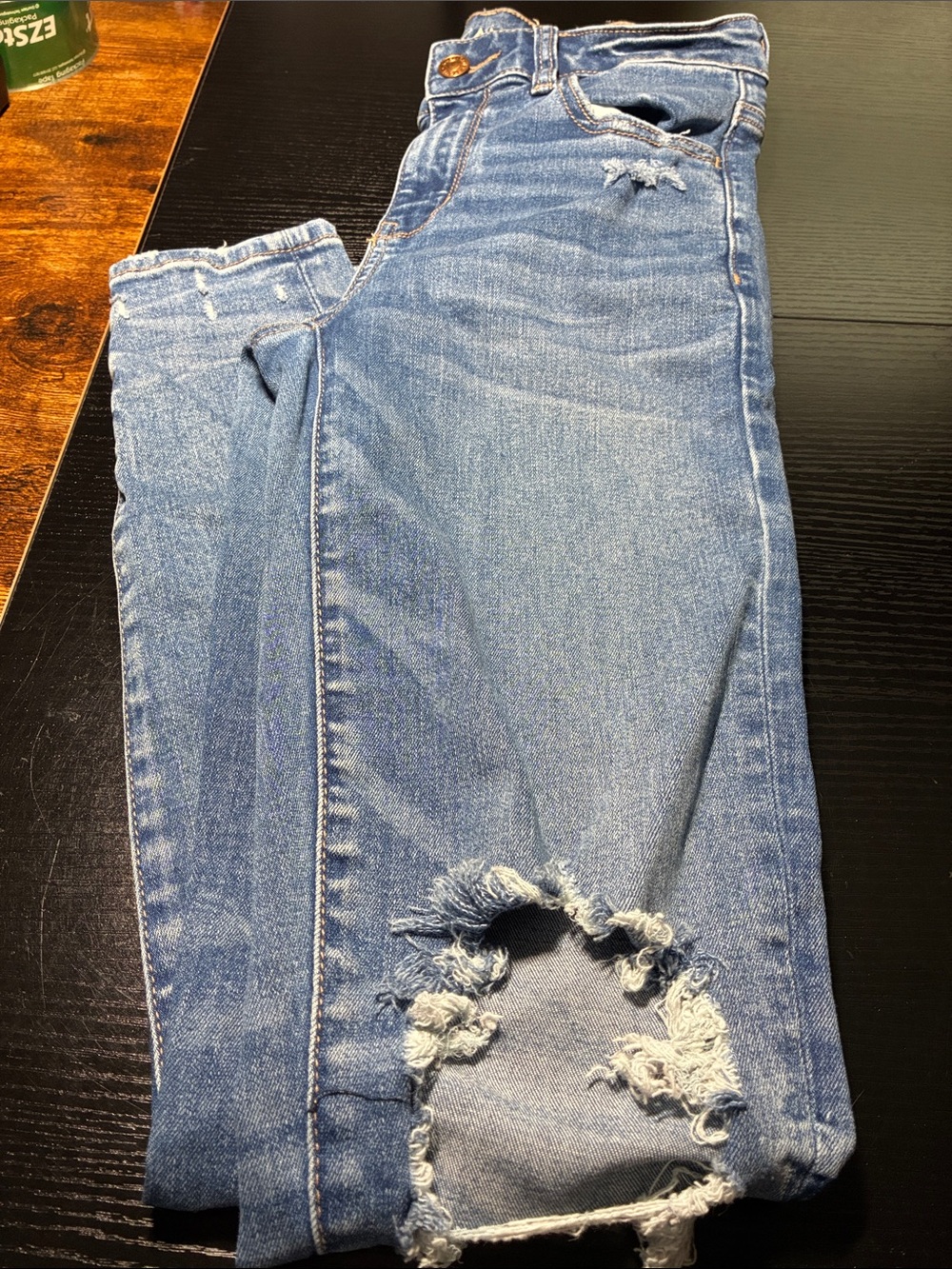 American Eagle Outfitters Skinny Jeans in Light Blue with Distressed Knee